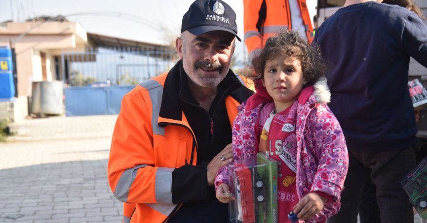 Hatay’da Çocukların Gönüllerine Dokunuluyor