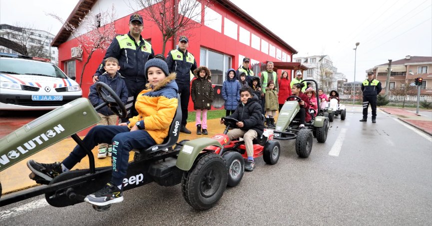 Depremzede Çocuklar Başiskele Çocuk Trafik Eğitim Parkı’nda