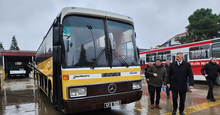 GÖLCÜK BELEDİYESİ ÖĞRENCİLER İÇİN OTOBÜSÜNÜ A’DAN Z’YE YENİLEDİ