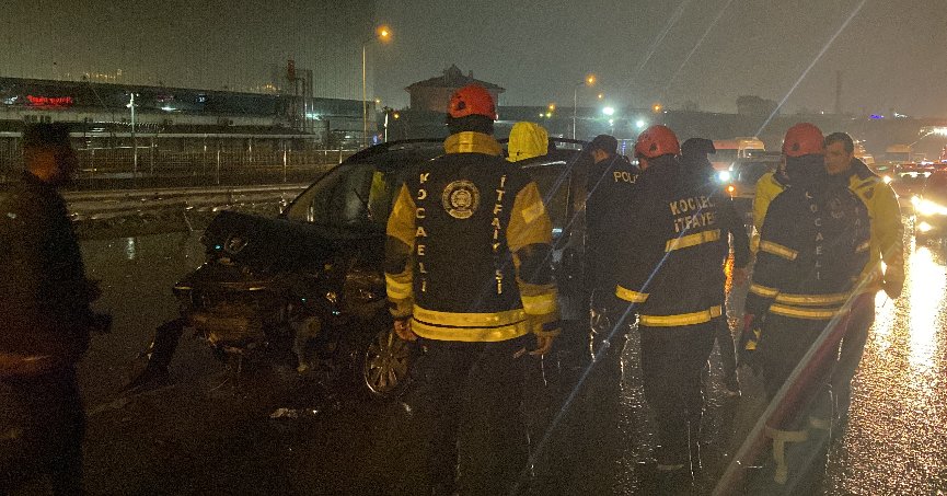 Bariyere çarpan aracın sürücüsü yaralandı