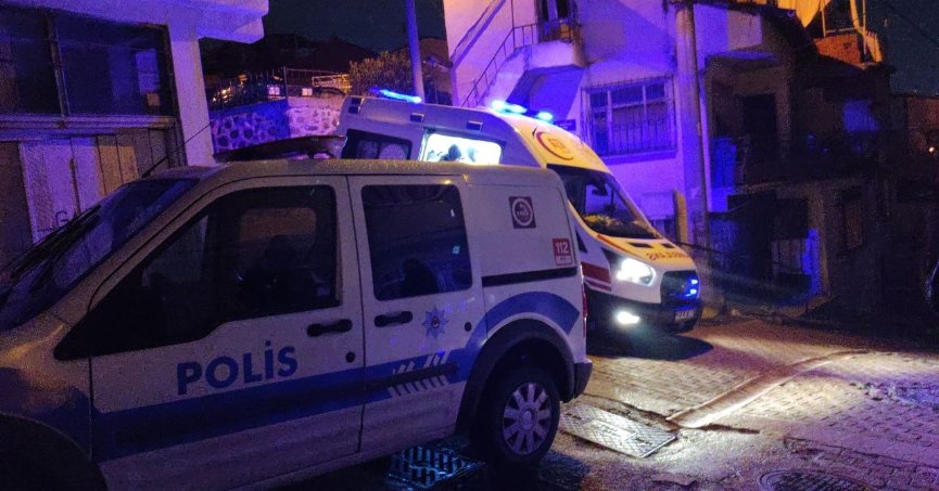 Babasına öfkelendi, yumruk attığı cam elini kesti