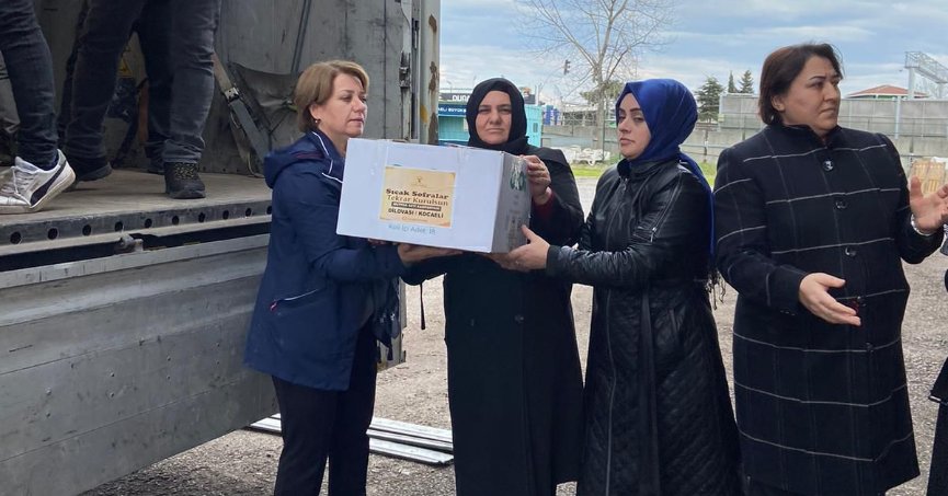 AK Kadınlardan depremzedelere mutfak seti desteği