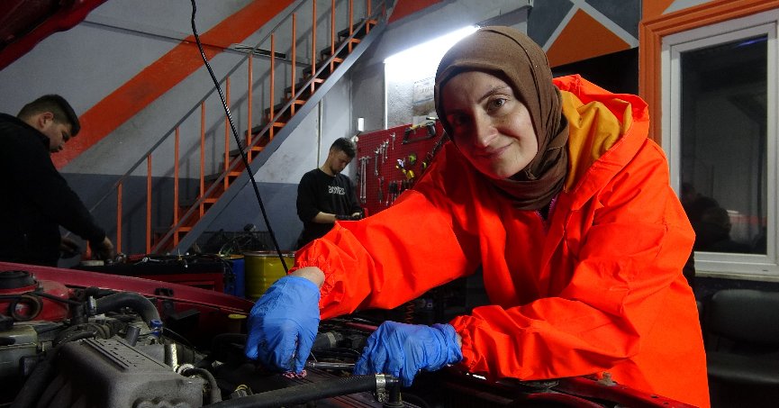 Hemcinsleri çiçek, o balata istiyor