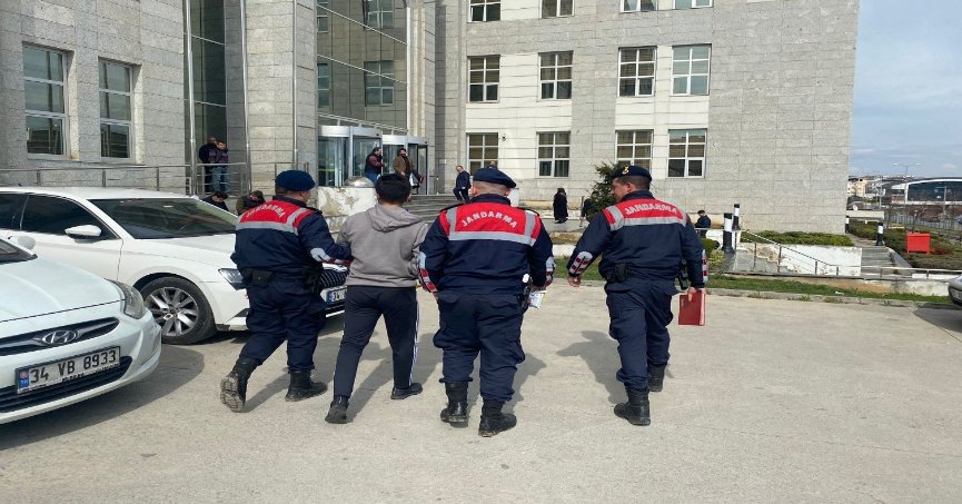 Aranan 2 hükümlü yakayı ele verdi