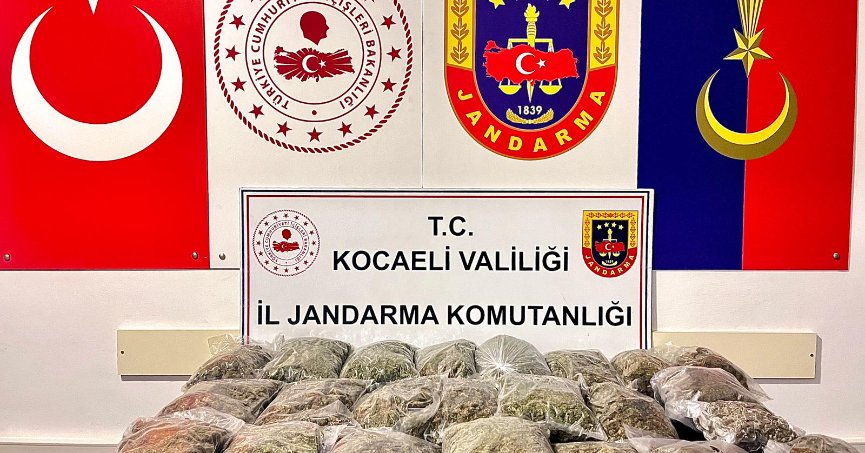 Şüphe üzerine durdurulan araçtan 15 kilo uyuşturucu çıktı