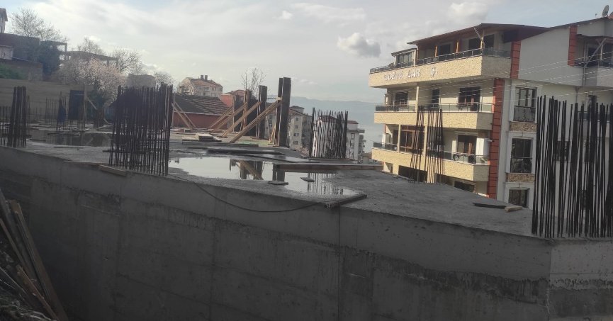 KİRİŞLERİ TOPRAKLA DOLDURULAN BİNANIN SORUMLULUĞU İZMİT BELEDİYESİ'NDE