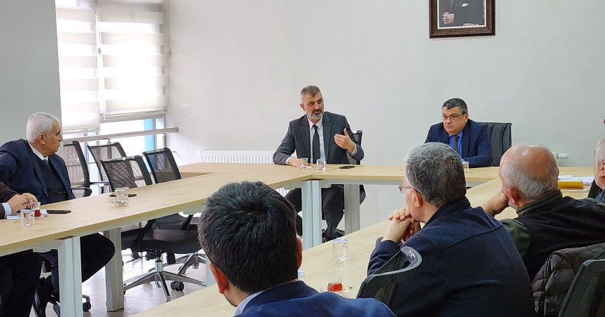 BAŞKAN SEZER DEPREMZEDELER İÇİN YAPILAN ÇALIŞMALARI ANLATTI