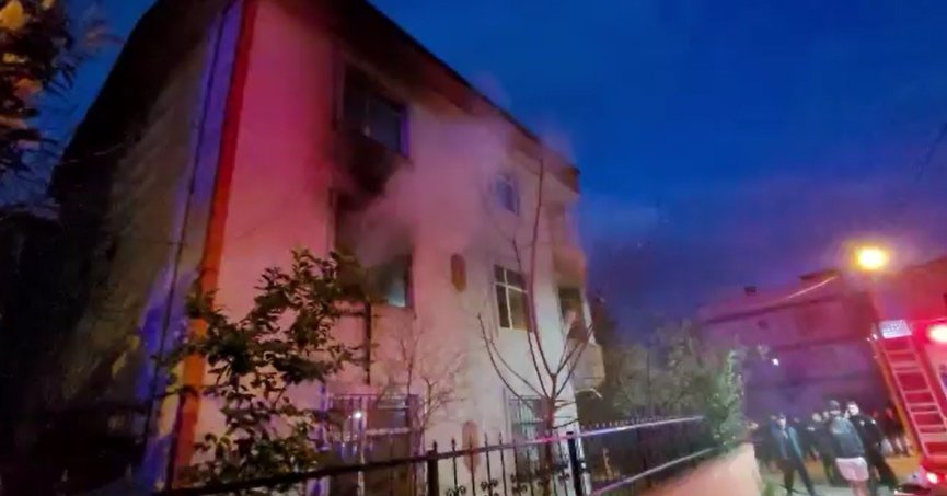 Elektrikli sobadan yangın çıktı, odada uyuyanlar son anda kurtuldu