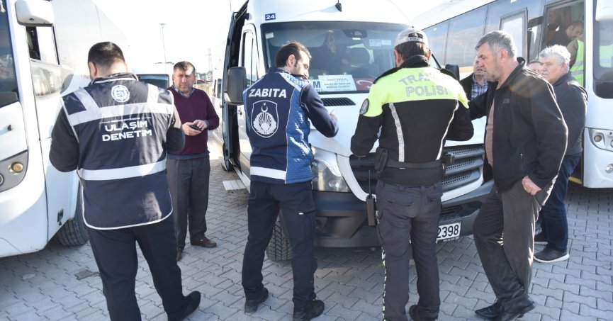 KARTEPE’DE ÖĞRENCİ SERVİSLERİNİN DENETİMLERİ YAPILDI