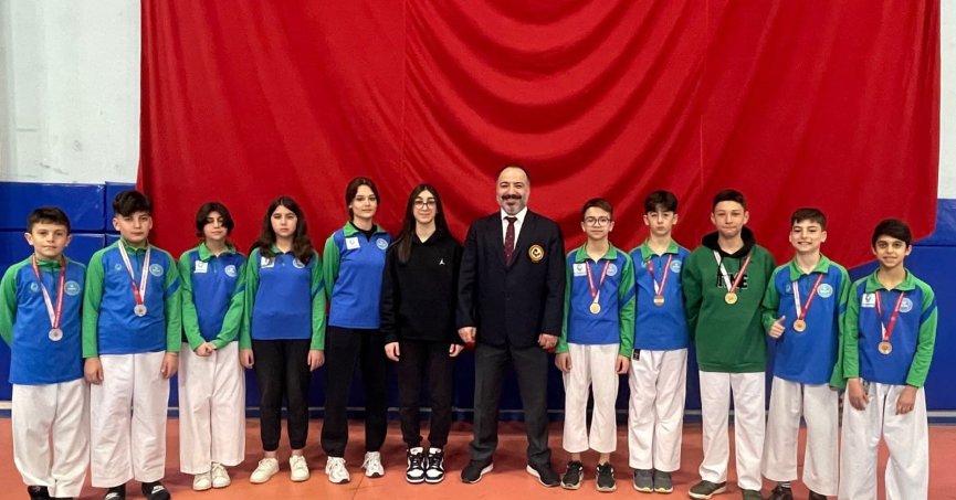 Çayırova Belediyesi karate takımı 7 madalya kazandı