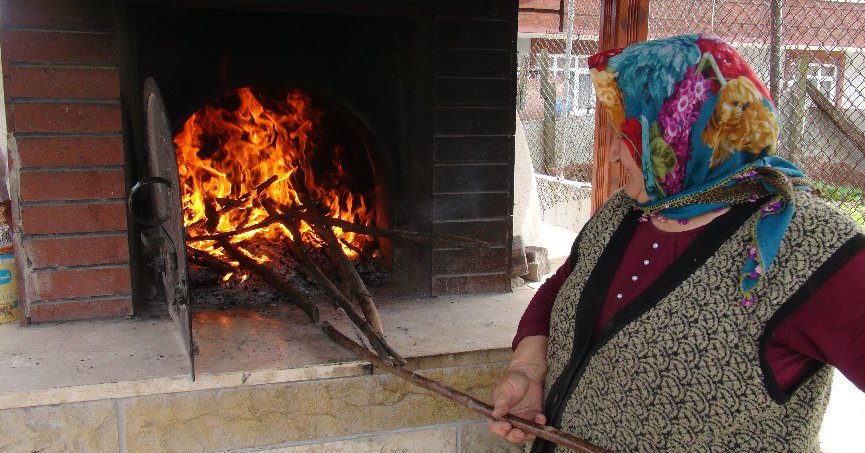 Kamile teyzenin ekmeği günlerce bayatlamıyor, sırrı mayasında