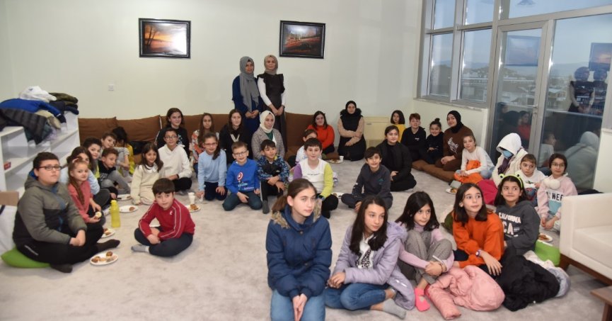 Kartepeli çocuklar işaret diliyle tanıştı