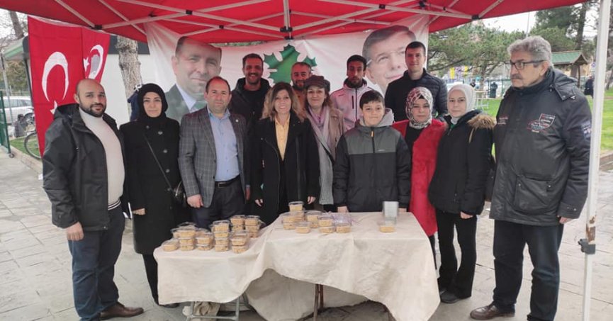 Gelecek Partisi Şehitlerimiz İçin Helva Dağıttı