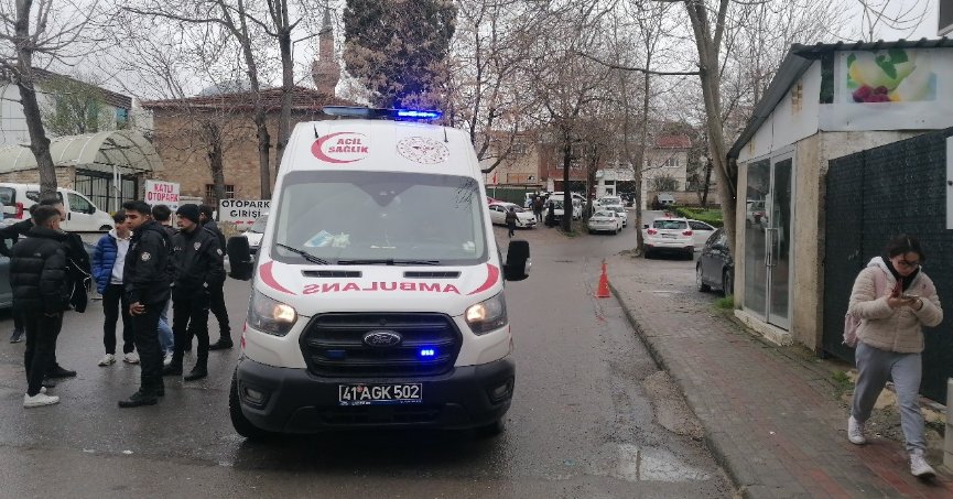 İki grup arasındaki tartışma kanlı bitti:1 yaralı 