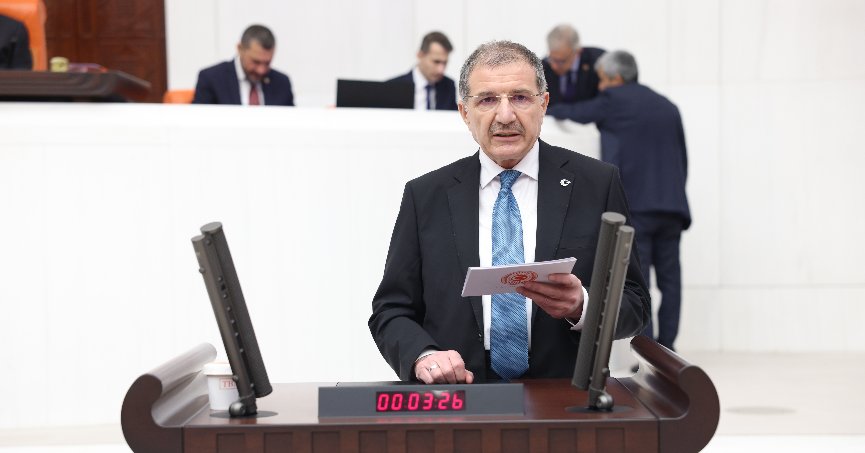 ŞEKER, KOCAELİ BELEDİYELERİNİN DEPREM BÖLGESİNDEKİ ÇALIŞMALARINI MECLİSTE ANLATTI