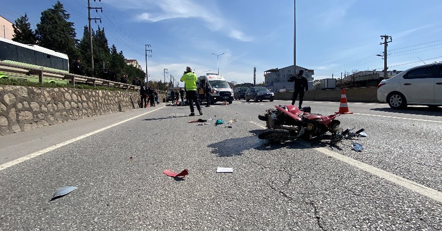 Motosiklet tır dorsesinin altına yuvarlandı, sürücü hayatını kaybetti