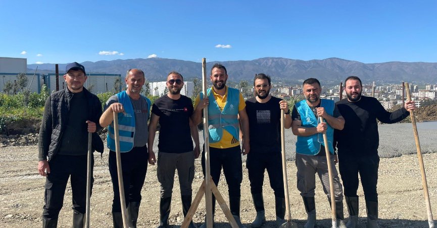 Başiskele Belediyesi’nden Defne’de Konteyner Okul Kurulumuna Destek