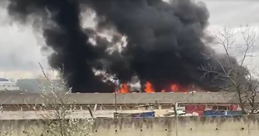 Temizlik fabrikası fabrika alevlere teslim oldu