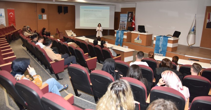 KARTEPE’DE AFET SONRASI KORKU VE TRAVMAYLA BAŞA ÇIKMA SEMİNERİ