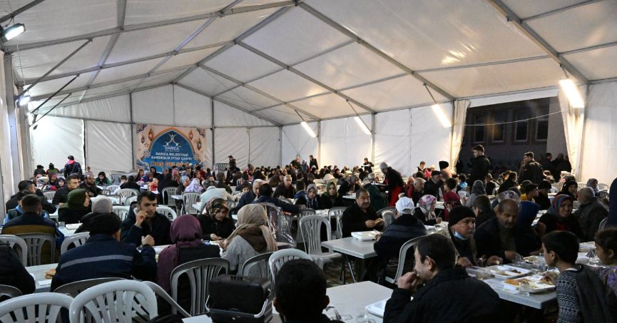 Dilovası Belediyesi Ramazan’da da depremzedelerin yanında 