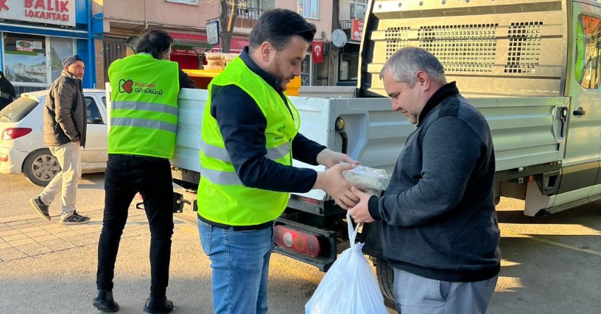 Büyükşehir’den taksicilere sıcak iftarlık