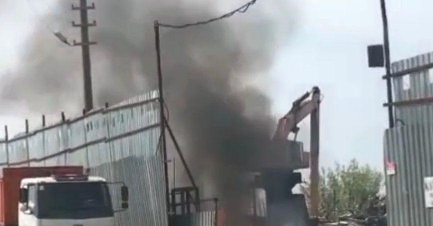 Patlayan kimyasal madde, geri dönüşüm deposunda yangına sebep oldu