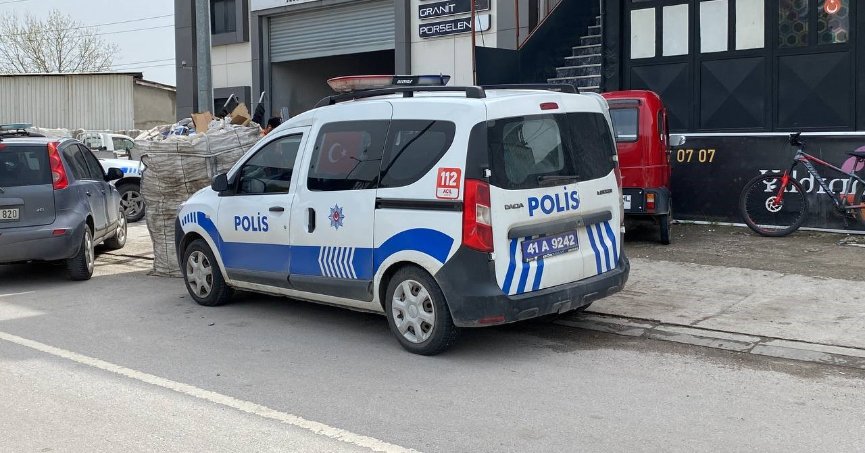 Başörtüsü çalıştığı makineye takılan genç kız hayatını kaybetti