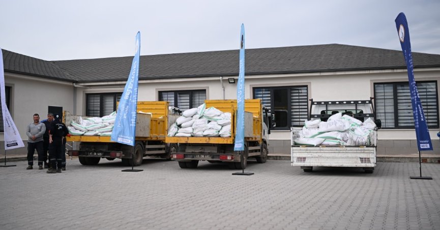 BAŞKAN KOCAMAN’DAN ÇİFTÇİLERE GÜBRE DESTEĞİ