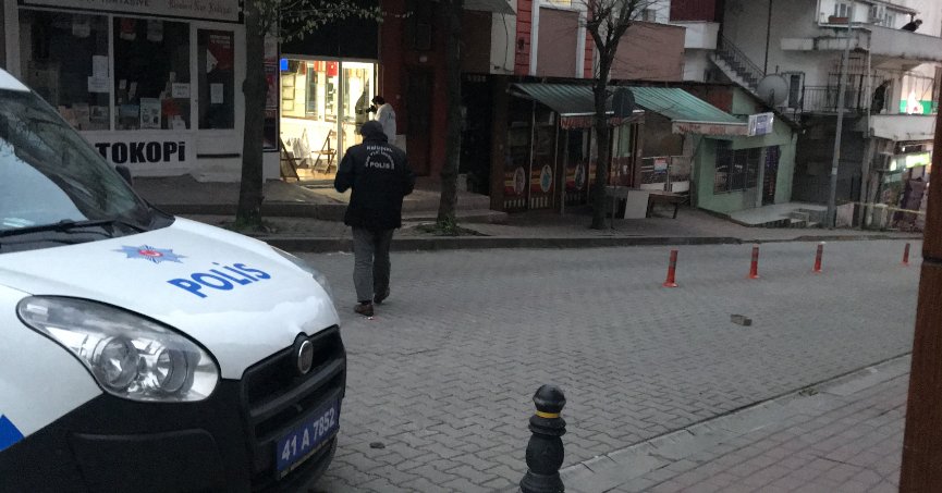 Berbere iş yerinin önünde defalarca ateş ettiler