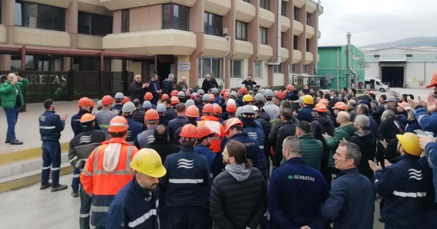 Gübretaş’ta işçiler ayaklandı, sloganlarla yönetim binasına yürüdü