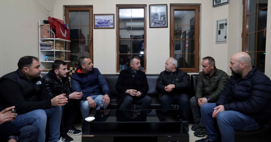 Başkan Büyükakın, Adalet Taksi durağında iftarını açtı