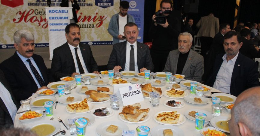 Erzurumlular iftar sofrasında buluştu