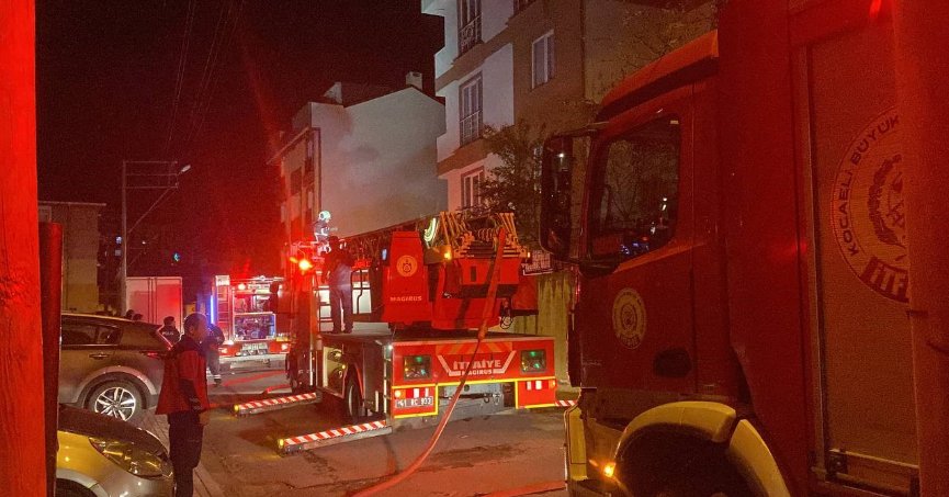 Tadilat yapılan çatıda yangın çıktı