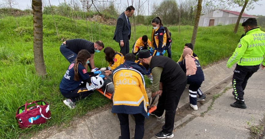 Kamyon kırmızı ışıkta duran araca çarptı: 2 yaralı