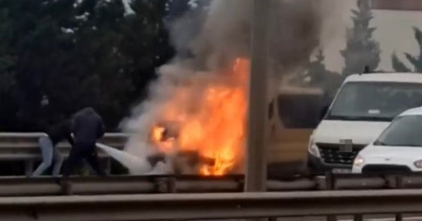 Seyir halindeki araç alev alev yandı