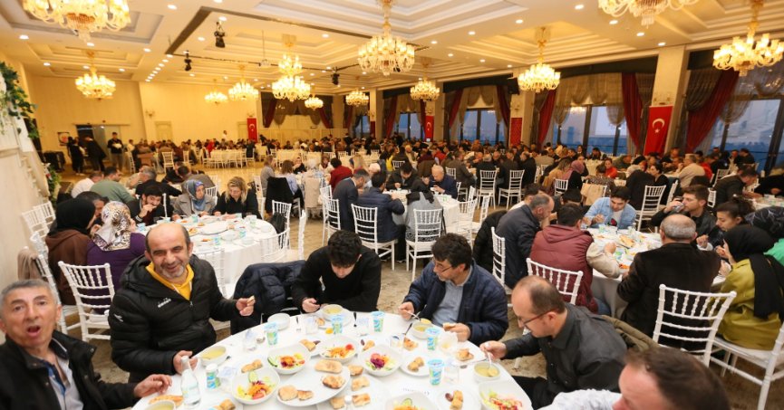 Derince Belediyesi'nin personelleri iftarda buluştu