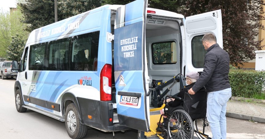 Engelsiz Taksi bayramda görev başında