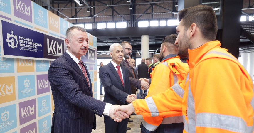 Başkan Büyükakın, Büyükşehir personeliyle bayramlaştı