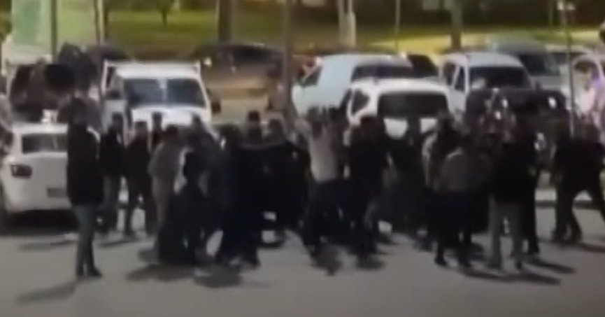 Kocaeli'de iki grubun kavgasında yumruklar havada uçuştu