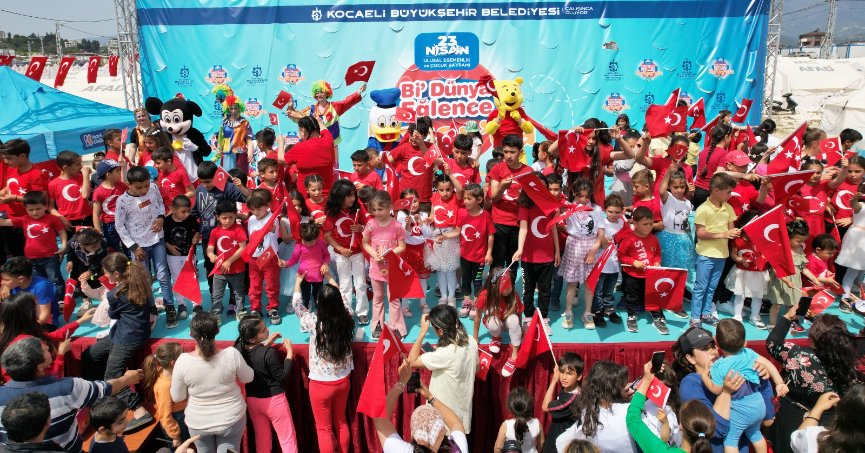 Defne çadır kenti 23 Nisan neşesi sardı