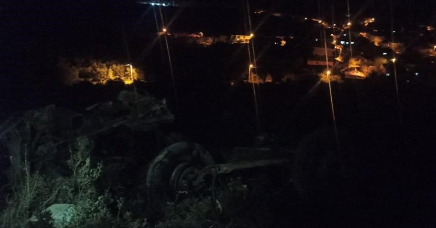 Virajı alamayan kamyon şarampole uçtu