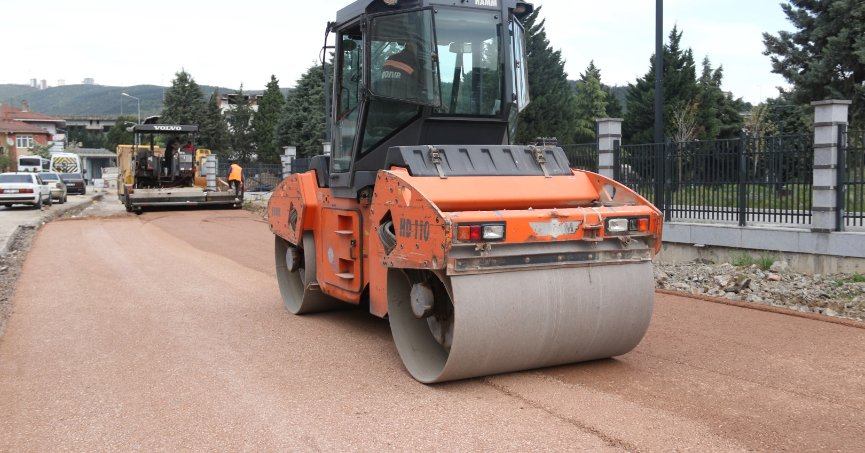 Derince Millet Bahçesi çevresine  asfalt ve yaya kaldırımı