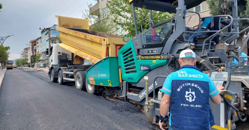 Yol Bakım Timi, Körfez Hamit Kaplan Caddesini asfaltladı