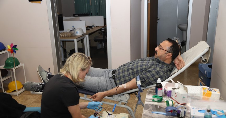 İSU PERSONELİ KIZILAY’A KAN BAĞIŞINDA BULUNDU