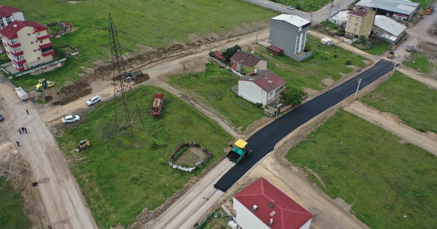 Çayırova'nın 37 sokağında asfalt çalışması yürütülüyor