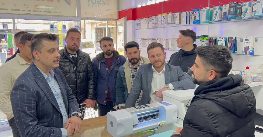 AK Gençler sahayı boş bırakmıyor