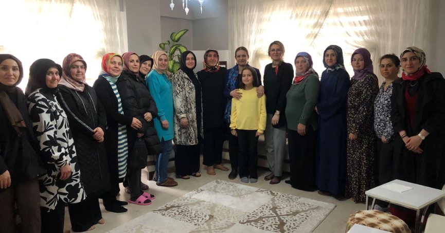 Berna Abiş’ten çat-kapı ev ziyaretleri