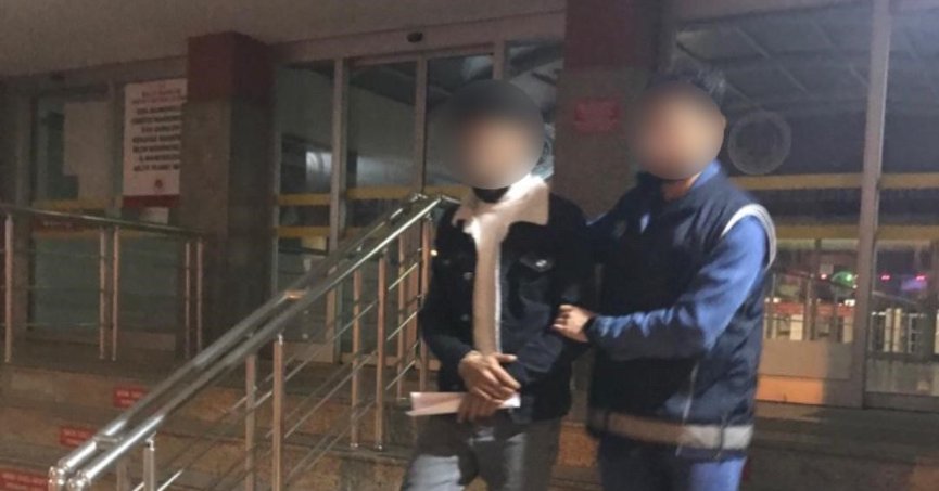 Kocaeli'de durdurulan araçtan 3 düzensiz göçmen yakalandı