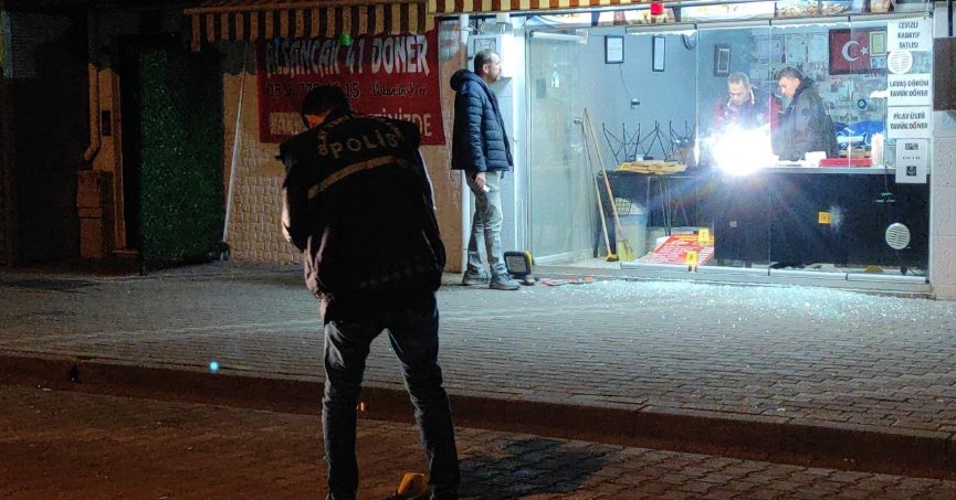 Dönerci dükkanı kurşunlandı