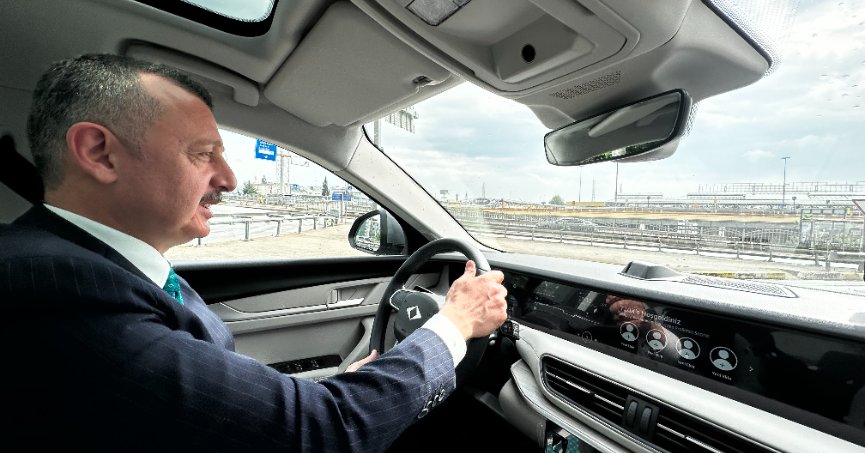 Kocaeli'yi yeni makam aracı Togg'la gezdi: 